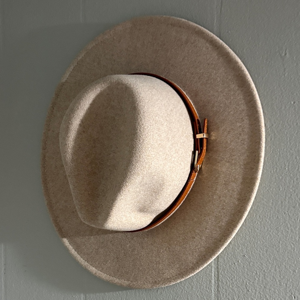 Source Unknown Tan Fedora Hat with Brown Band